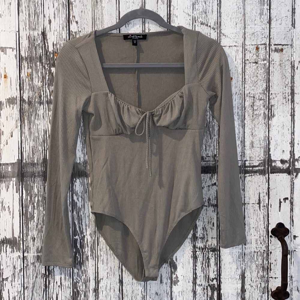 Mixed threads tie top ribbed green bodysuit